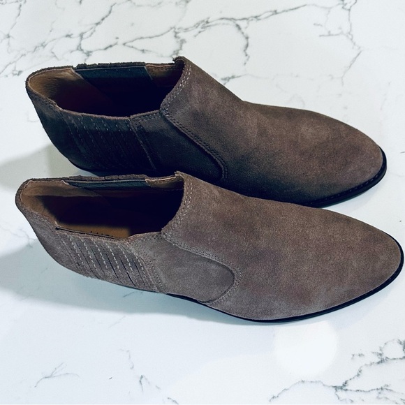 Lucky Brand Shoes - Women’s Lucky 🍀 Suede Booties